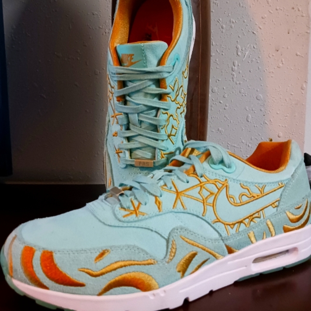 NIKE WOMENS AIR MAX 1